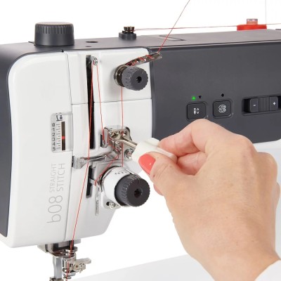 Швейная машина BERNETTE b08 straight stitch