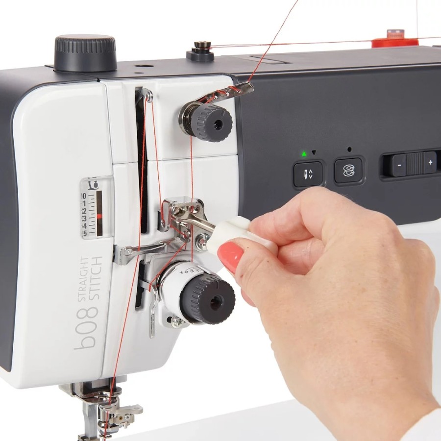 Швейная машина BERNETTE b08 straight stitch