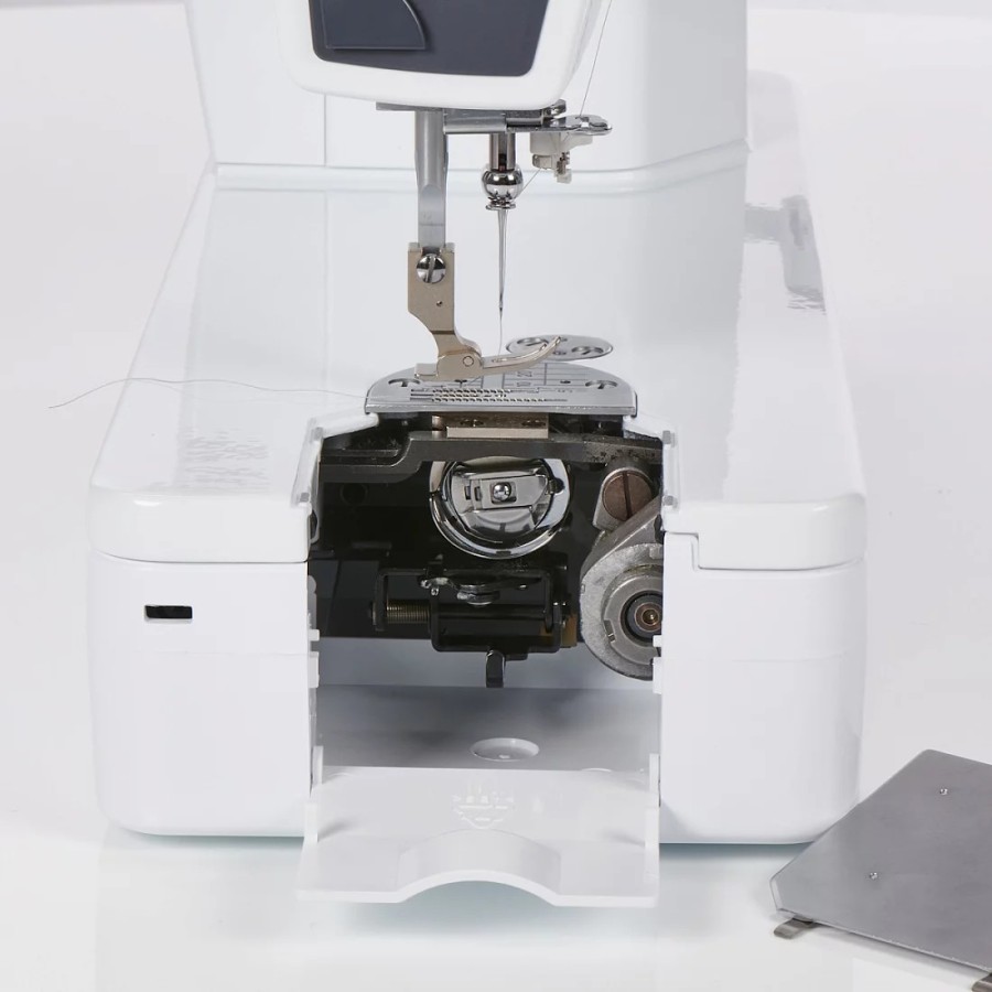 Швейная машина BERNETTE b08 straight stitch