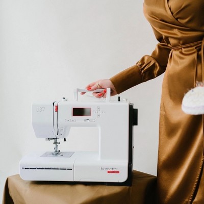 Швейная машина Bernette B37